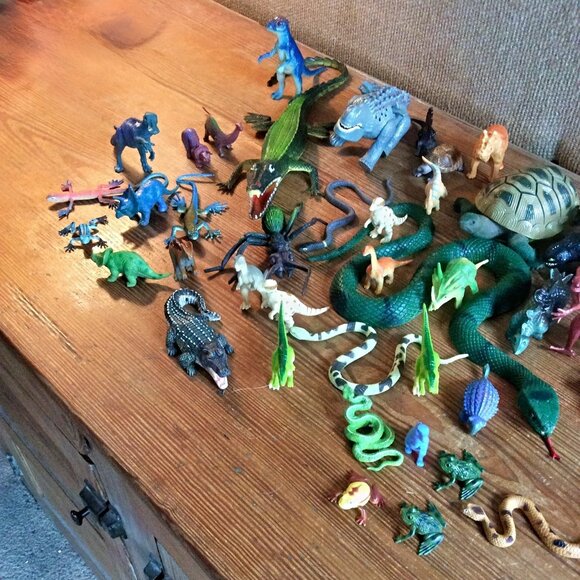 Assorted Lot of Plastic Dinosaurs and Reptiles - Toy Figures for Kids or Collect - Picture 6 of 7